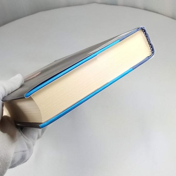 Kiss The Dead, Anita Blake Vampire Hunter Hardback Book by Laurell K. Hamilton - Picture 7 of 13